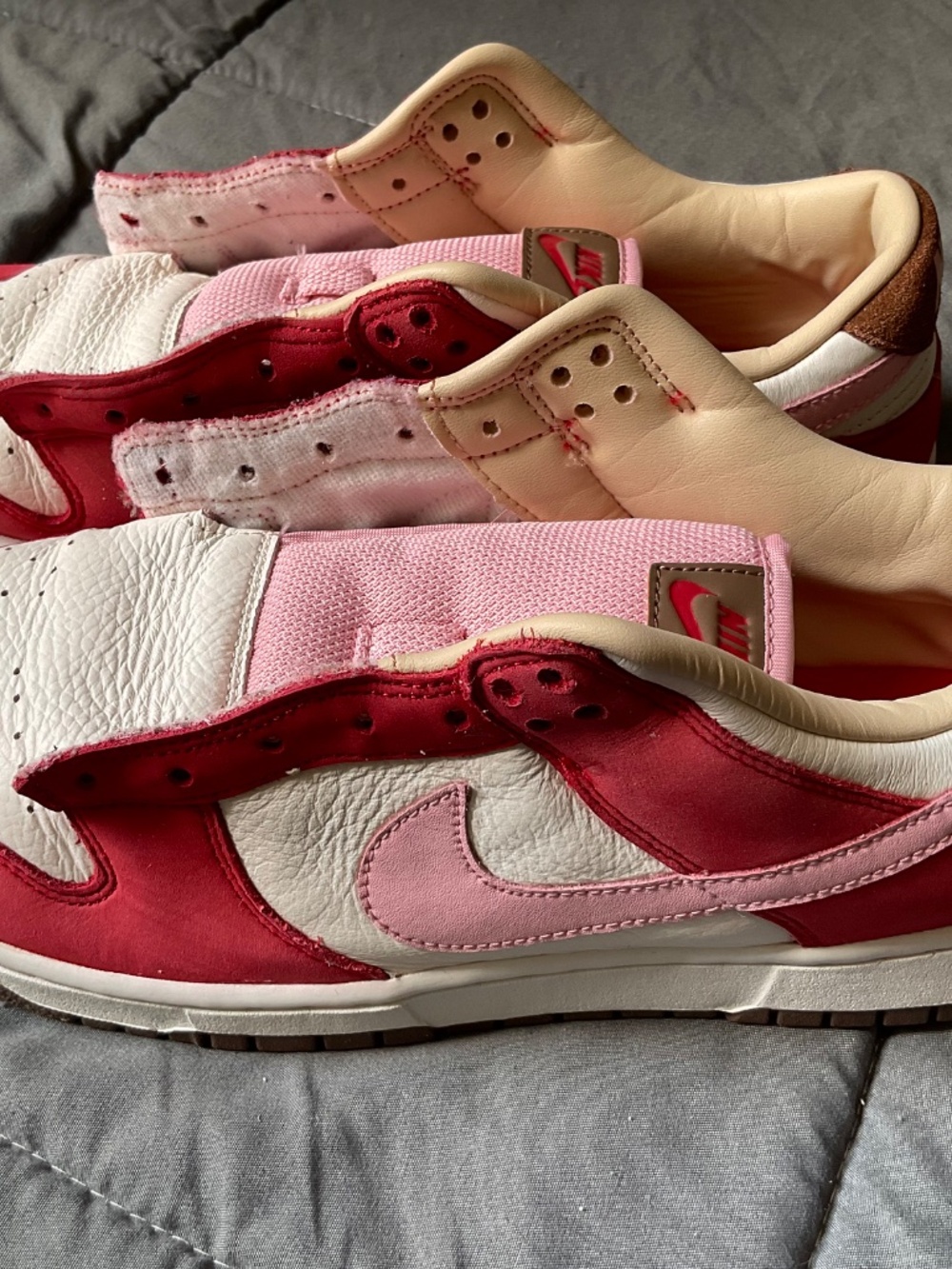 NIKES - Picture 3 of 5